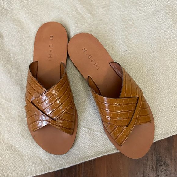 M. GEMI The Siena CrissCross Sandal Brown Croc Embossed - Picture 2 of 9
